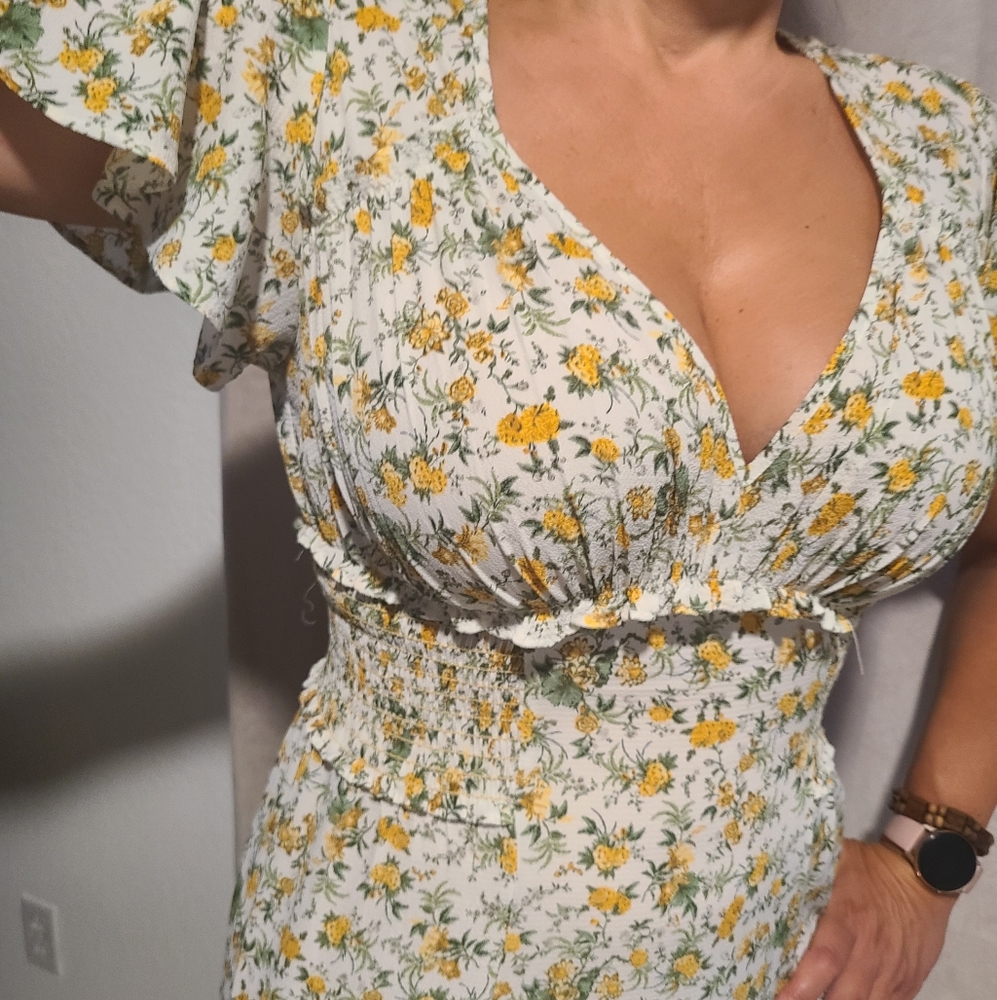 Max Studio Yellow and Green Ruffled Wrap Sundress - Picture 5 of 7